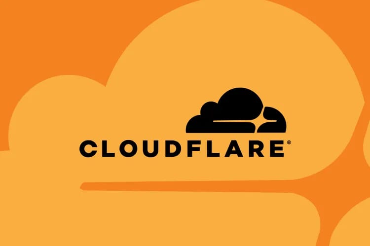Обзор инновационной системы Cloudflare, которая защищает веб-сайты от нежелательных ботов. AI Labyrinth создает бесконечный лабиринт искусственных страниц, заставляя скреперов тратить ресурсы на бесполезный контент.