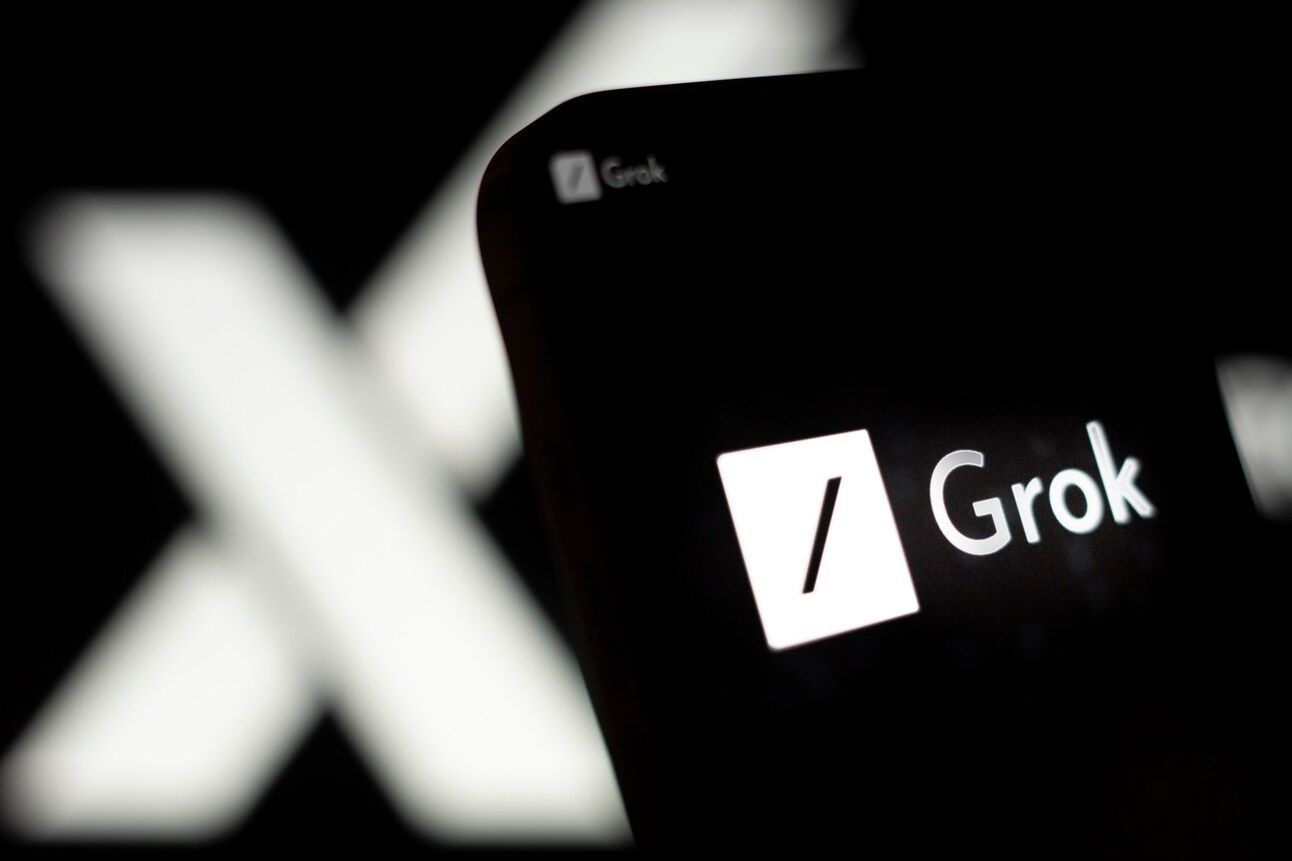 Статья о новой функции Grok Studio от xAI, позволяющей создавать и редактировать документы, код и даже простые браузерные игры в реальном времени. Функционал включает разделённый экран для совместной работы и интеграцию с Google Drive для работы с презентациями, документами и таблицами.